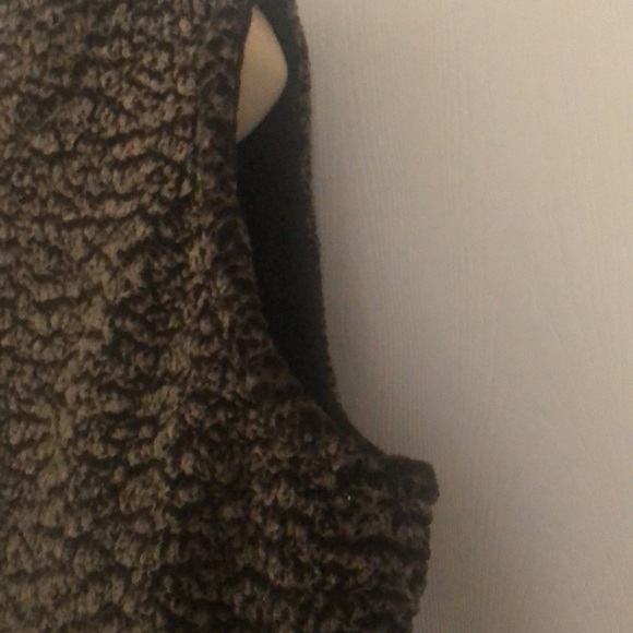 Woman’s fall cozy zip up Sherpa vest - Picture 10 of 11